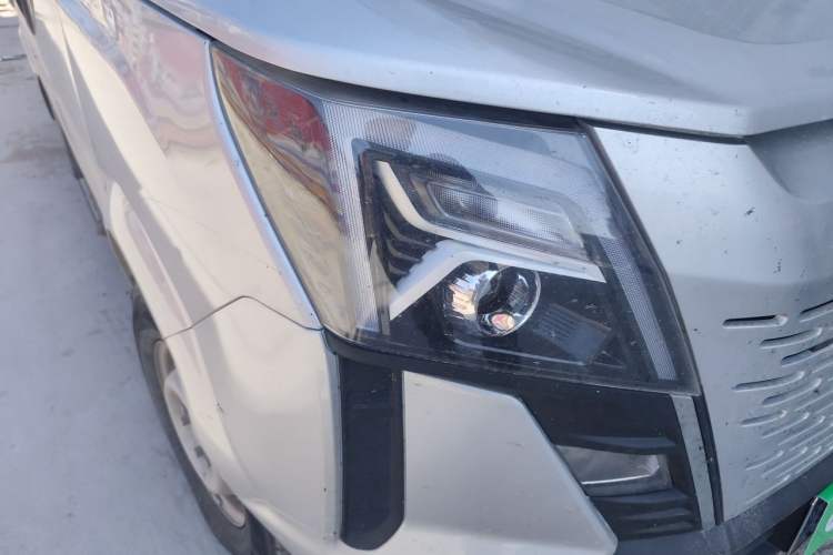Used Dongfeng Yufeng  Right Front Headlight