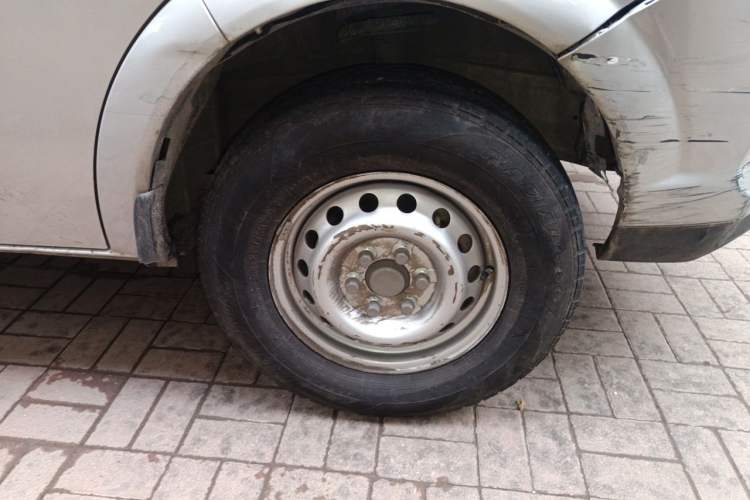 Used Dongfeng Yufeng 2023 V9+ 2.0T Manual Rear-Drive Multi-Function Mid-Height 7/8/9-Seater Right Front Wheel Hub