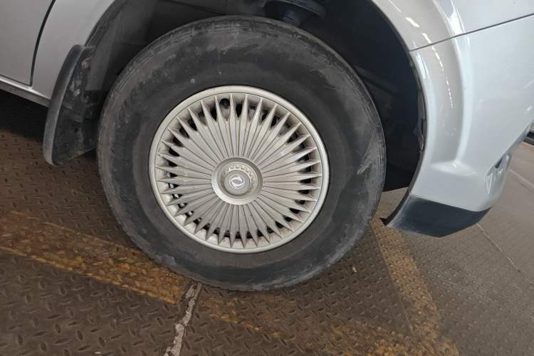 Used Dongfeng Yufeng 2023 V9+ 2.0T Automatic Front-Drive Multi-Function Mid-Roof 7/8/9-Seater Right Front Wheel Hub