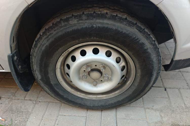 Used Dongfeng Yufeng 2023 V9+ 2.0T Automatic Front-Drive Multi-Function Mid-Roof 7/8/9-Seater Right Front Wheel Hub