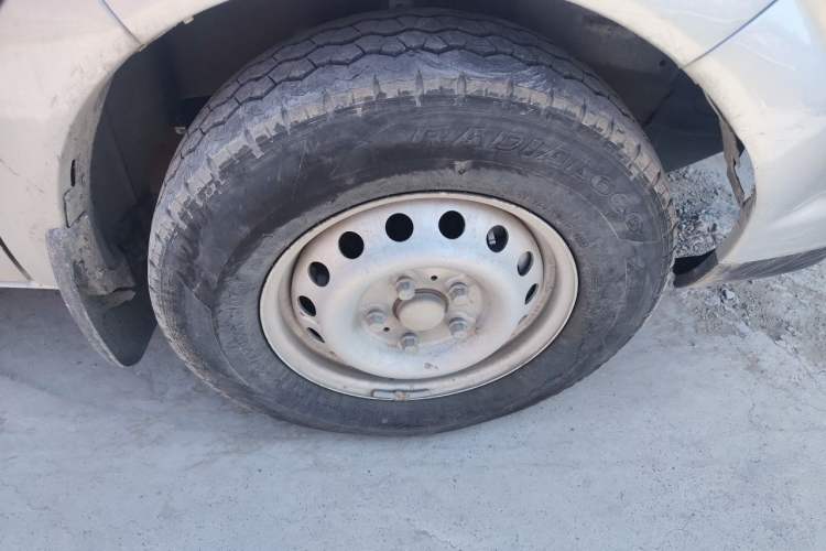Used Dongfeng Yufeng  Right Front Wheel Hub
