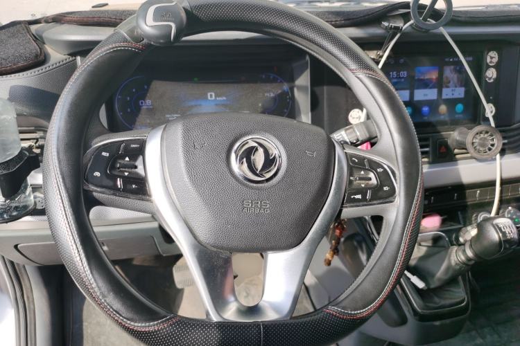 Used Dongfeng Yufeng 2023 V9+ 2.3T Manual Front-Drive Van Short Wheelbase Mid-Roof 3-Seater Steering Wheel