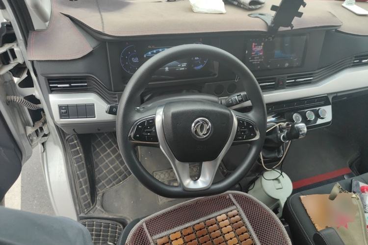 Used Dongfeng Yufeng 2023 V9+ 2.0T Manual Front-Wheel-Drive Multi-Function Mid-Roof Van with 7/8/9 Seats Steering Wheel