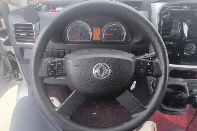 Used Dongfeng Yufeng 2023 V9+ 2.0T Manual Front-Wheel-Drive Multi-Function Mid-Roof Van with 7/8/9 Seats Steering Wheel