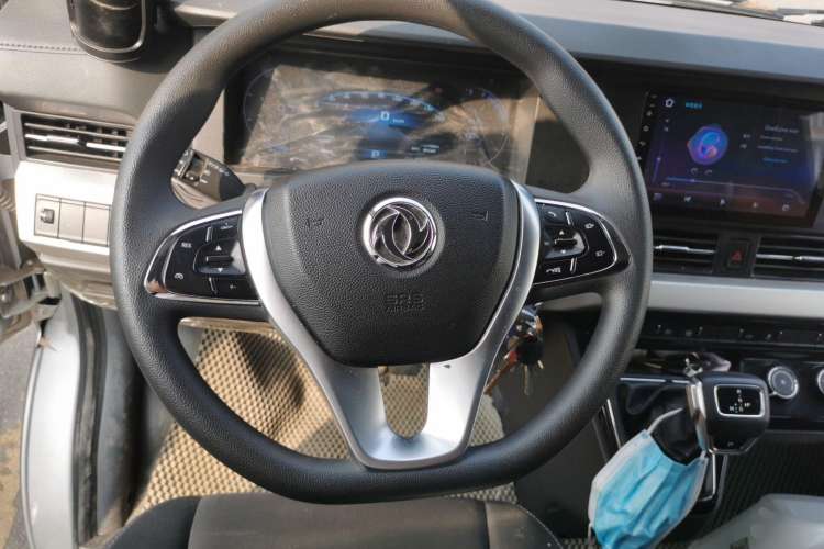 Used Dongfeng Yufeng 2023 V9+ 2.0T Automatic Front-Wheel-Drive Short Wheelbase Mid-Roof Design—5/6-Seater Steering Wheel