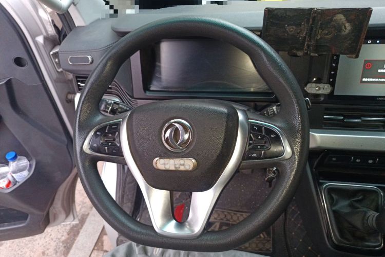 Used Dongfeng Yufeng 2023 V9+ 2.0T Manual Rear-Drive Multi-Function Mid-Height 7/8/9-Seater Steering Wheel