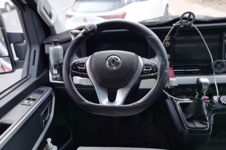 Used Dongfeng Yufeng 2023 V9+ 2.3T Manual Front-Drive Van Short Wheelbase Mid-Roof 3-Seater Steering Wheel