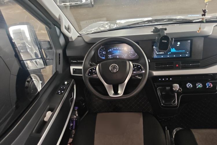 Used Dongfeng Yufeng 2023 V9+ 2.0T Automatic Front-Drive Multi-Function Mid-Roof 7/8/9-Seater Steering Wheel