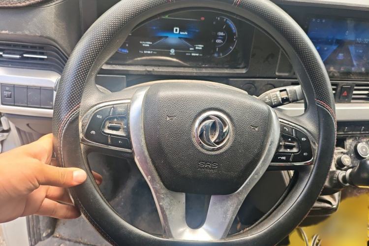 Used Dongfeng Yufeng 2023 V9+ 2.0T Manual Front-Drive Multi-Function Mid-Roof High-Roof 7/8/9-Seater Steering Wheel