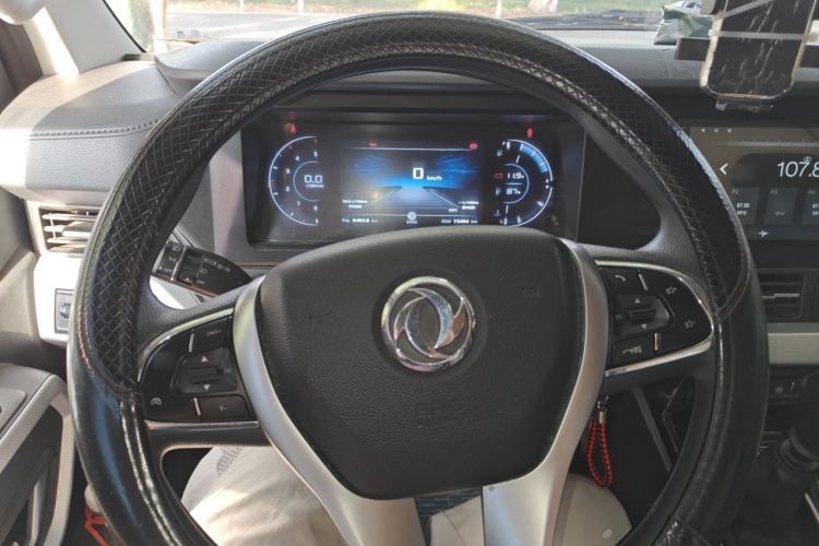 Used Dongfeng Yufeng 2023 V9+ 2.3T Manual Rear-Drive Cargo Van with Dual Rear Tires 3-Seater Steering Wheel
