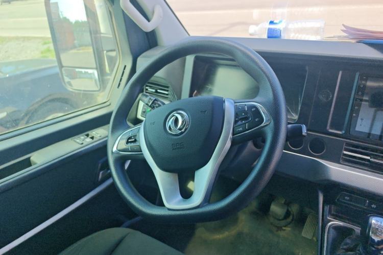 Used Dongfeng Yufeng 2023 V9+ 2.3T Manual Front-Drive Van Long Wheelbase High Roof 3-Seater Steering Wheel