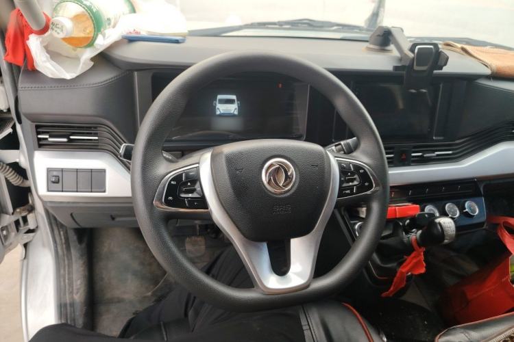 Used Dongfeng Yufeng 2023 V9+ 2.3T Manual Rear-Drive Cargo Van with Dual Rear Tires 3-Seater Steering Wheel