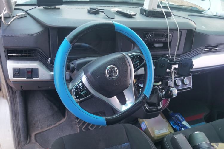 Used Dongfeng Yufeng 2023 V9+ 2.3T Manual Front-Drive Van Long Wheelbase High Roof 3-Seater Steering Wheel