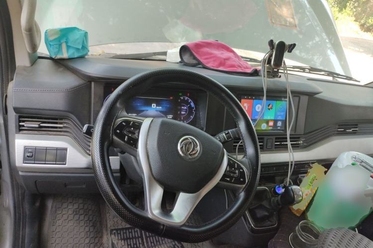 Used Dongfeng Yufeng 2023 V9+ 2.3T Manual Rear-Drive Cargo Van with Dual Rear Tires 3-Seater Steering Wheel