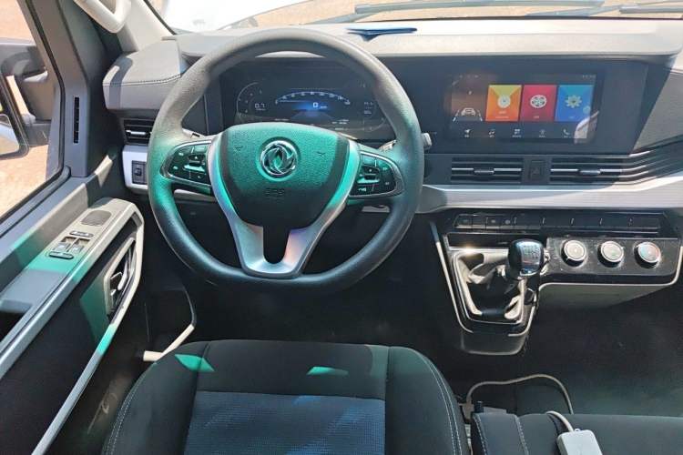 Used Dongfeng Yufeng 2023 V9+ 2.0T Manual Front-Wheel-Drive Multi-Function Mid-Roof Van with 7/8/9 Seats Steering Wheel
