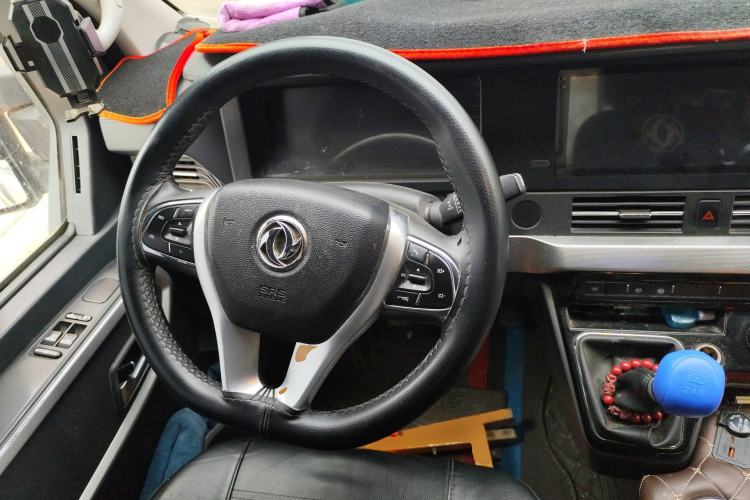 Used Dongfeng Yufeng 2023 V9+ 2.3T Manual Rear-Drive Cargo Van with Dual Rear Tires 3-Seater Steering Wheel