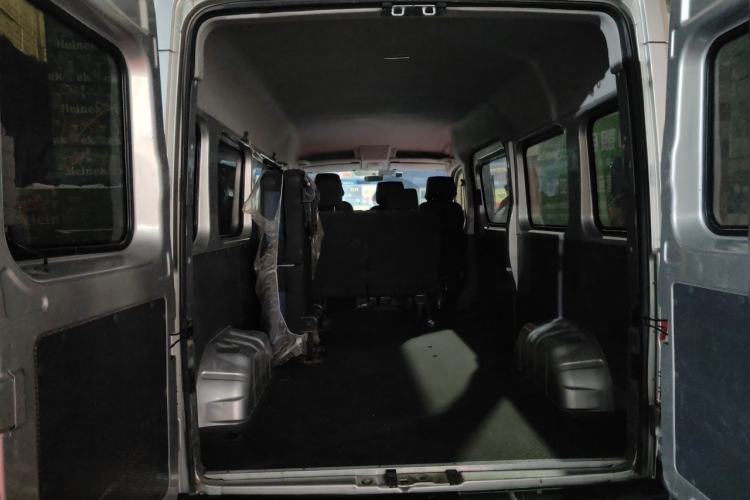 Used Dongfeng Yufeng 2023 V9+ 2.0T Automatic Front-Drive Multi-Function Mid-Roof 7/8/9-Seater Trunk