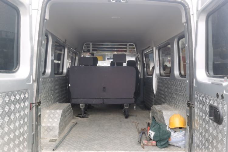 Used Dongfeng Yufeng 2023 V9+ 2.0T Manual Front-Wheel-Drive Multi-Function Mid-Roof Van with 7/8/9 Seats Trunk