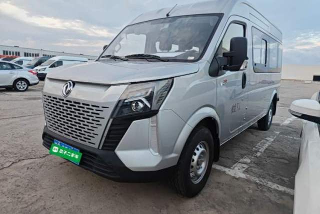 Used Dongfeng Yufeng 2023 V9+ 2.0T Manual Front-Wheel-Drive Multi-Function Mid-Roof Van with 7/8/9 Seats