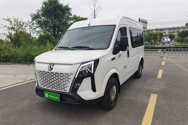 Used Dongfeng Yufeng 2023 V9+ 2.0T Manual Front-Drive Multi-Function Short-Chassis Mid-Height 5/6-Seater