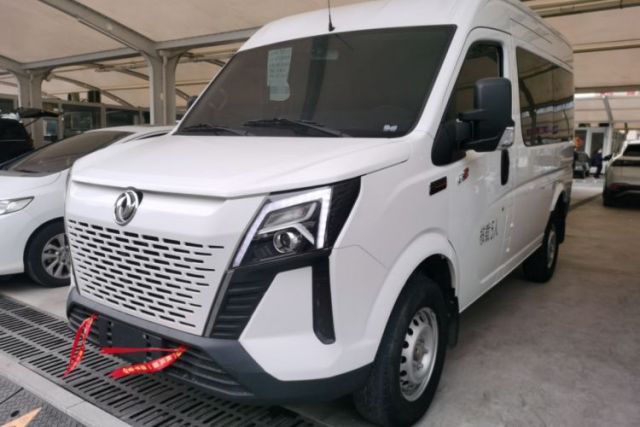 Used Dongfeng Yufeng 2023 V9+ 2.0T Manual Front-Drive Multi-Function Short-Chassis Mid-Height 5/6-Seater