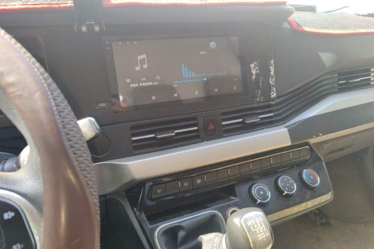 Used Dongfeng Yufeng 2023 V9+ 2.3T Manual Front-Drive Van Long Wheelbase Mid-Roof 3-Seater Audio And AC Panel