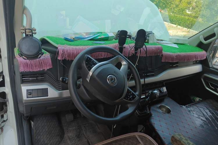 Used Dongfeng Yufeng 2023 V9+ 2.3T Manual Front-Drive Van Long Wheelbase High Roof 3-Seater Center Console