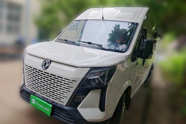 Used Dongfeng Yufeng 2023 V9+ 2.3T Manual Rear-Drive Cargo Van with Dual Rear Tires 3-Seater