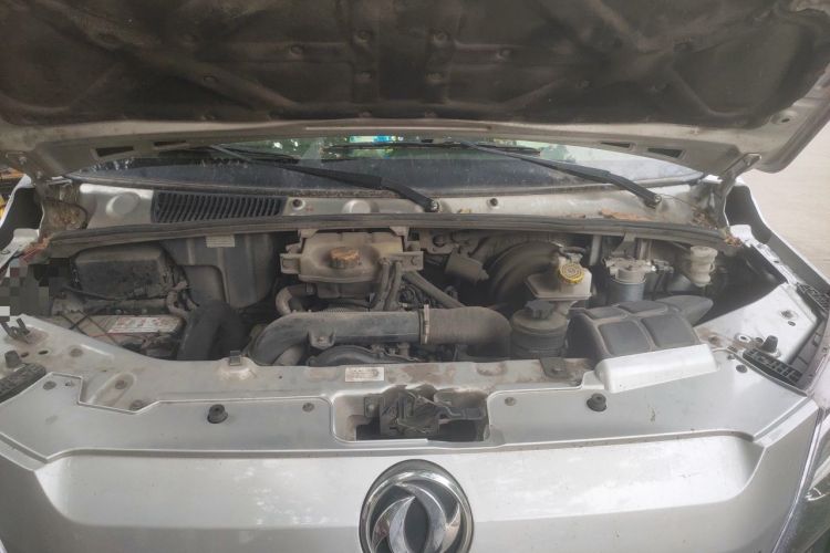 Used Dongfeng Yufeng 2023 V9+ 2.3T Manual Rear-Drive Cargo Van with Dual Rear Tires 3-Seater Engine Bay