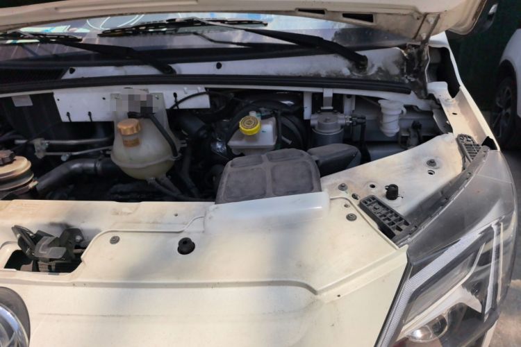Used Dongfeng Yufeng  Engine Bay Left