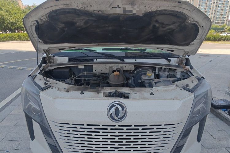 Used Dongfeng Yufeng 2023 V9+ 2.3T Manual Front-Drive Van Long Wheelbase High Roof 3-Seater Engine Bay