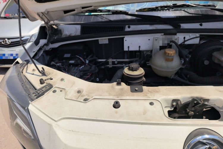 Used Dongfeng Yufeng  Engine Bay Right