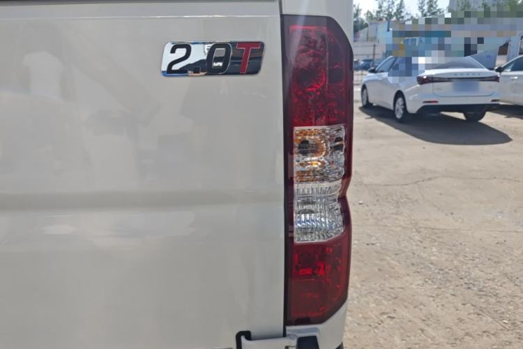 Used Dongfeng Yufeng 2023 V9+ 2.0T Manual Front-Drive Multi-Function Short-Chassis Mid-Height 5/6-Seater Exterior 3