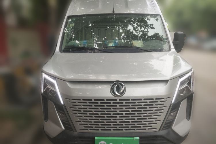 Used Dongfeng Yufeng 2023 V9+ 2.3T Manual Rear-Drive Cargo Van with Dual Rear Tires 3-Seater Front