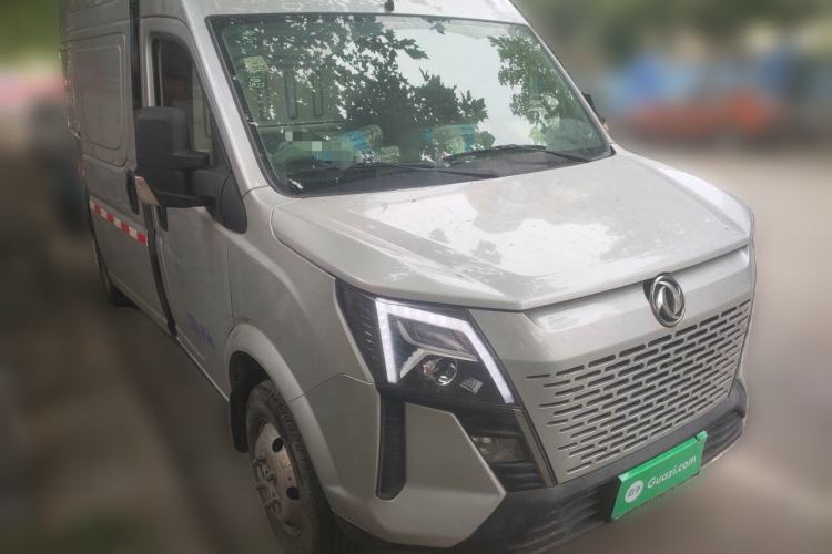 Used Dongfeng Yufeng 2023 V9+ 2.3T Manual Rear-Drive Cargo Van with Dual Rear Tires 3-Seater Front Right 45 Deg