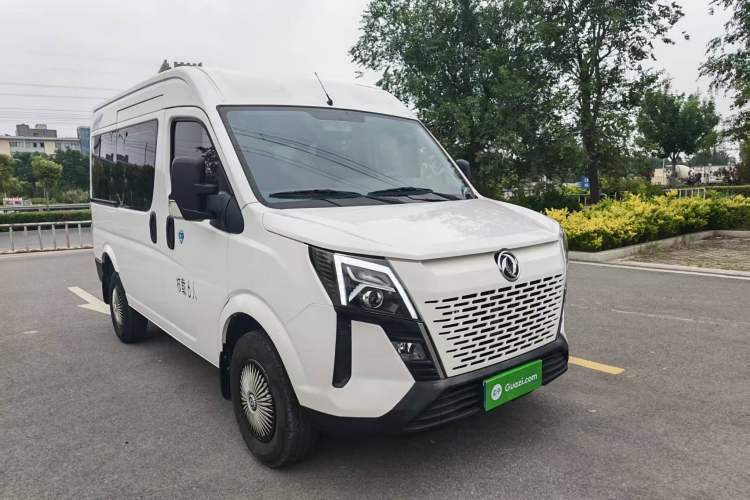 Used Dongfeng Yufeng 2023 V9+ 2.0T Manual Front-Drive Multi-Function Short-Chassis Mid-Height 5/6-Seater Front Right 45 Deg