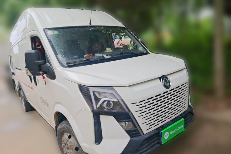 Used Dongfeng Yufeng 2023 V9+ 2.3T Manual Rear-Drive Cargo Van with Dual Rear Tires 3-Seater Front Right 45 Deg