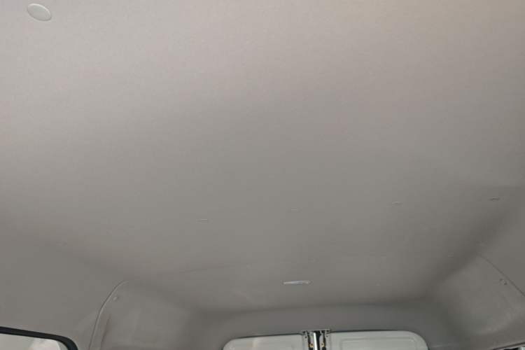 Used Dongfeng Yufeng 2023 V9+ 2.0T Manual Front-Drive Multi-Function Short-Chassis Mid-Height 5/6-Seater Headliner