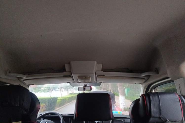 Used Dongfeng Yufeng 2023 V9+ 2.0T Manual Front-Wheel-Drive Multi-Function Mid-Roof Van with 7/8/9 Seats Headliner