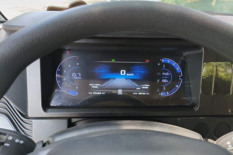 Used Dongfeng Yufeng 2023 V9+ 2.0T Manual Front-Wheel-Drive Multi-Function Mid-Roof Van with 7/8/9 Seats Instrument Cluster