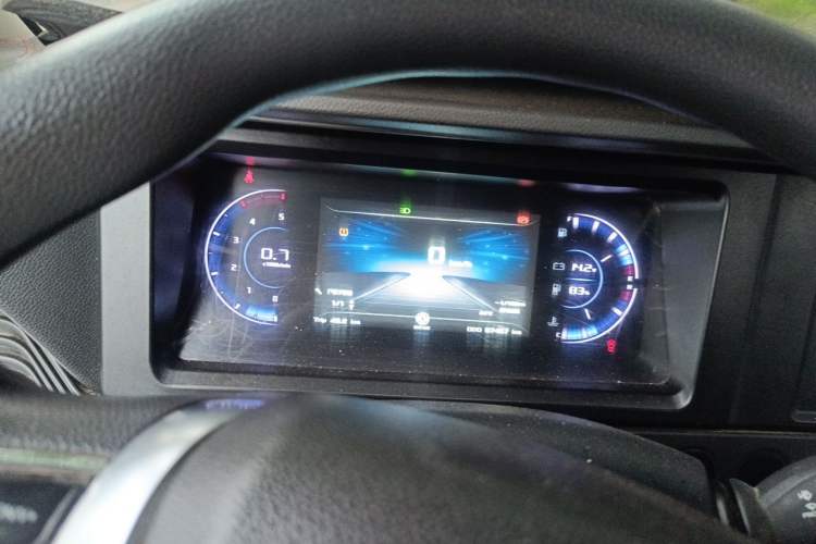 Used Dongfeng Yufeng 2023 V9+ 2.0T Manual Front-Wheel-Drive Multi-Function Mid-Roof Van with 7/8/9 Seats Instrument Cluster