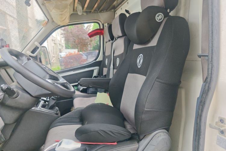 Used Dongfeng Yufeng 2023 V9+ 2.3T Manual Rear-Drive Cargo Van with Dual Rear Tires 3-Seater Left Rear Seat