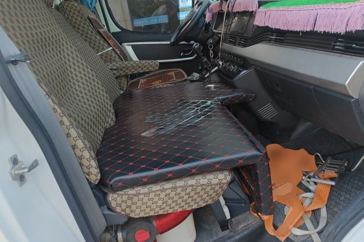 Used Dongfeng Yufeng 2023 V9+ 2.3T Manual Front-Drive Van Long Wheelbase High Roof 3-Seater Left Rear Seat