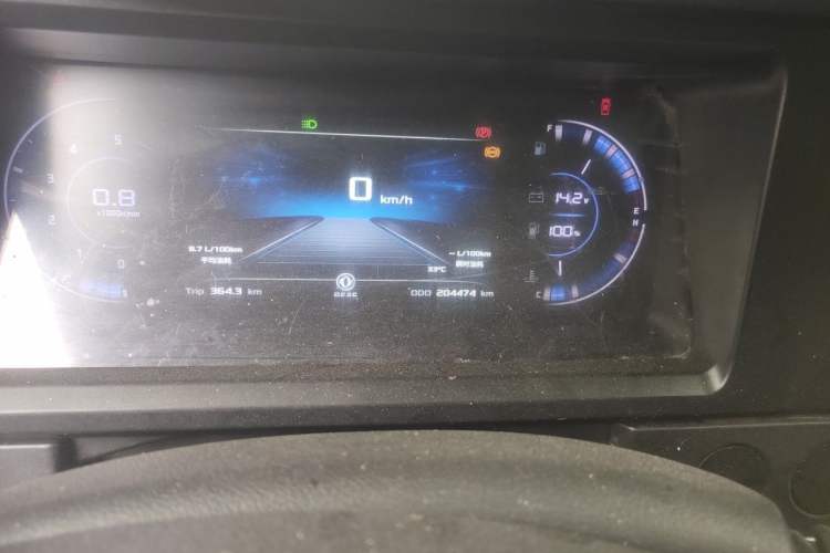 Used Dongfeng Yufeng 2023 V9+ 2.3T Manual Rear-Drive Cargo Van with Dual Rear Tires 3-Seater Odometer Close Up