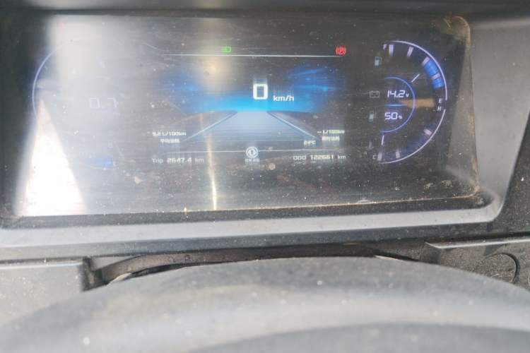 Used Dongfeng Yufeng 2023 V9+ 2.3T Manual Rear-Drive Cargo Van with Dual Rear Tires 3-Seater Odometer Close Up
