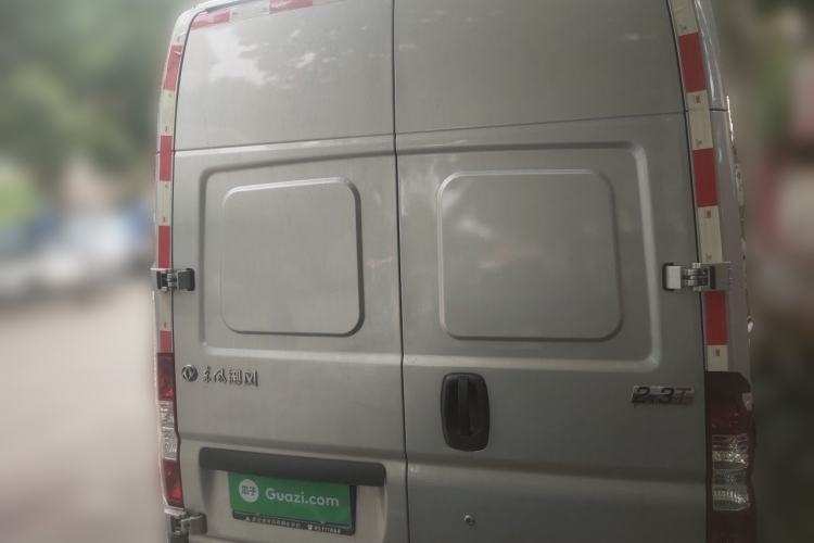 Used Dongfeng Yufeng 2023 V9+ 2.3T Manual Rear-Drive Cargo Van with Dual Rear Tires 3-Seater Rear