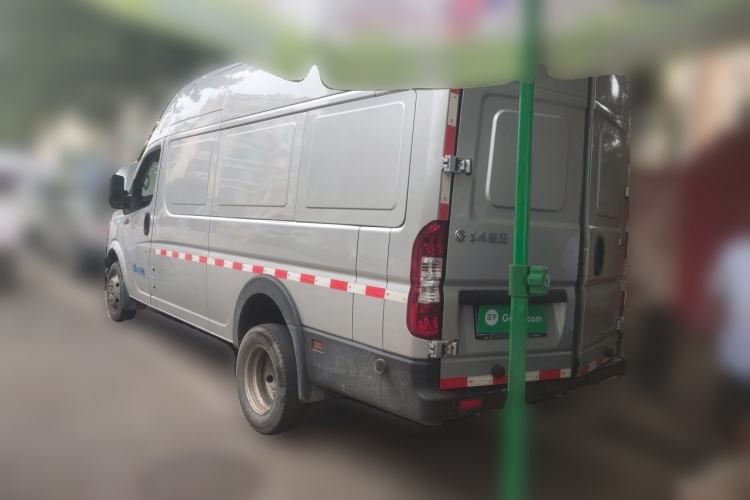 Used Dongfeng Yufeng 2023 V9+ 2.3T Manual Rear-Drive Cargo Van with Dual Rear Tires 3-Seater Rear Left 45 Deg