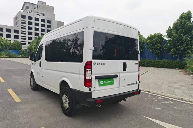 Used Dongfeng Yufeng 2023 V9+ 2.0T Manual Front-Drive Multi-Function Short-Chassis Mid-Height 5/6-Seater Rear Left 45 Deg