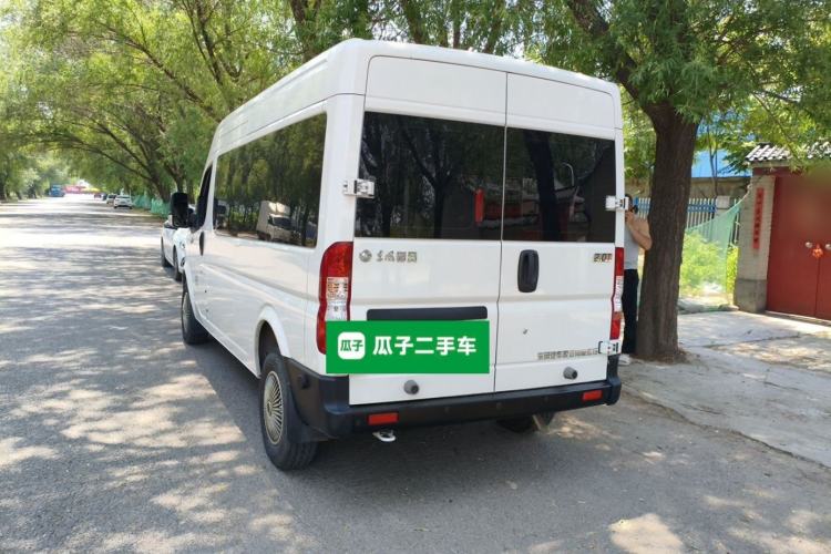 Used Dongfeng Yufeng 2023 V9+ 2.0T Manual Front-Wheel-Drive Multi-Function Mid-Roof Van with 7/8/9 Seats Rear Left 45 Deg