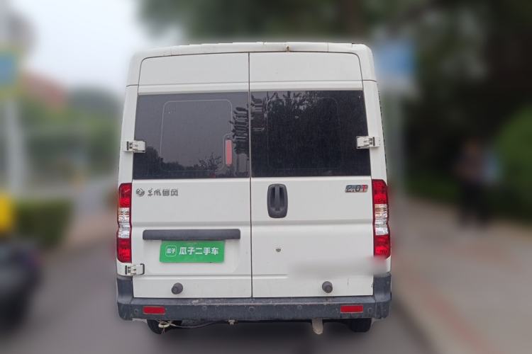 Used Dongfeng Yufeng 2023 V9+ 2.0T Manual Front-Wheel-Drive Multi-Function Mid-Roof Van with 7/8/9 Seats Rear